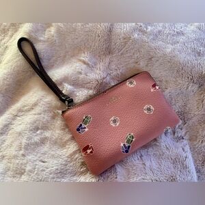 COACH X DISNEY SNOW WHITE Pink Gems Wristlet Rare, Sold Out New w Tags.